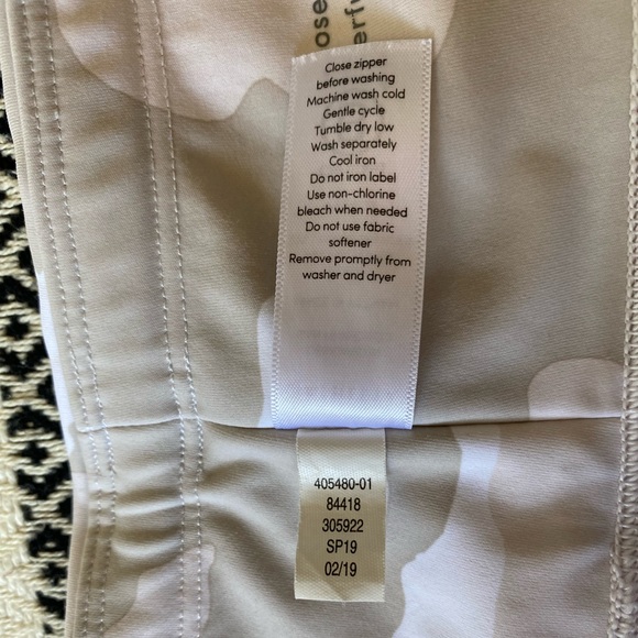 Athleta Light Camo Print 7/8 Leggings - Large - Picture 9 of 11